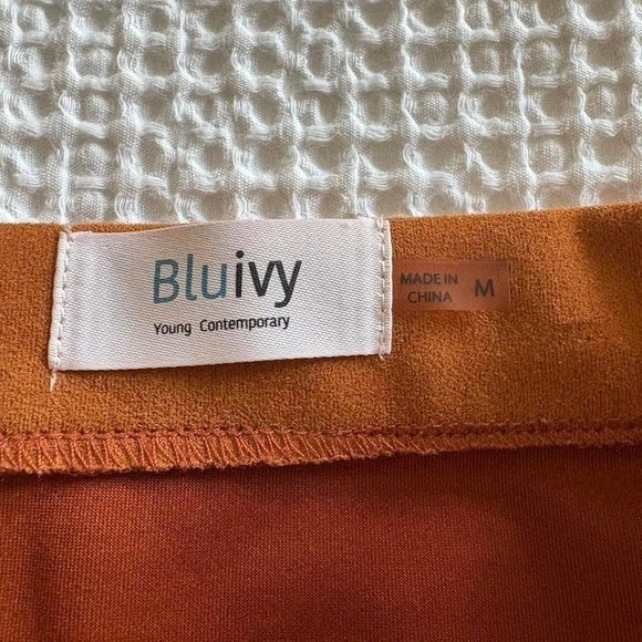 Blue Ivy Button-Up Suede Mini Skirt in Camel Color, Size M - Picture 3 of 6